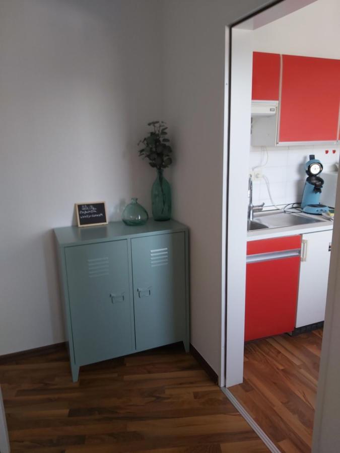 Well Located Flat With Balcony Appartement Düsseldorf Buitenkant foto