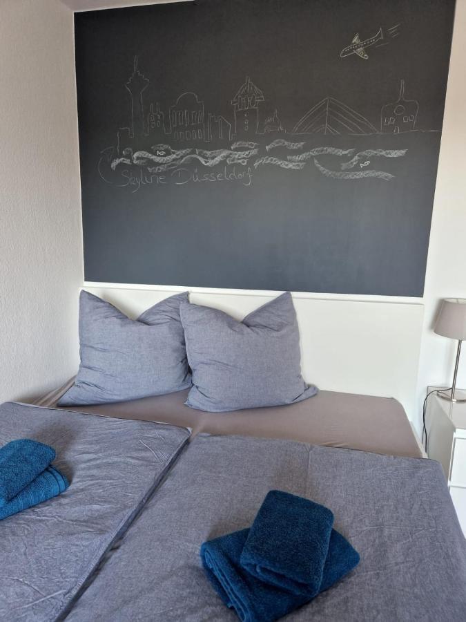 Well Located Flat With Balcony Appartement Düsseldorf Buitenkant foto