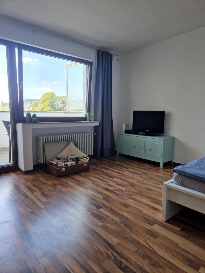 Well Located Flat With Balcony Appartement Düsseldorf Buitenkant foto