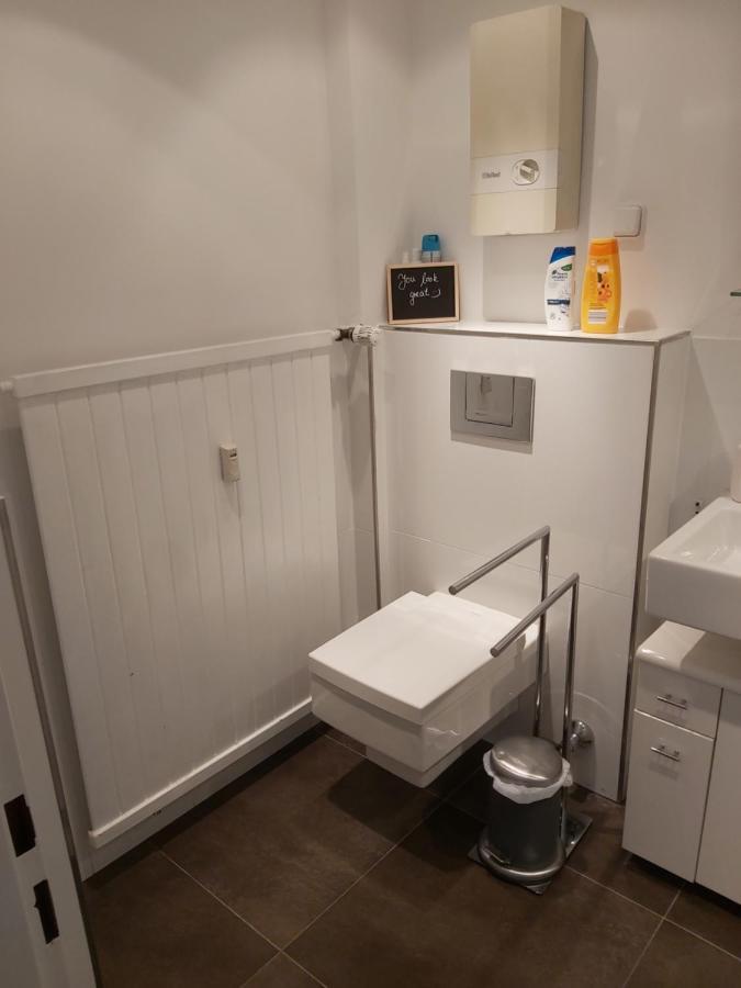 Well Located Flat With Balcony Appartement Düsseldorf Buitenkant foto